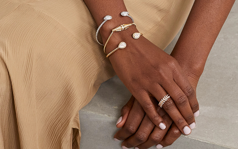 Chọn v&ograve;ng tay, lắc tay cho b&agrave;n tay thon gọn